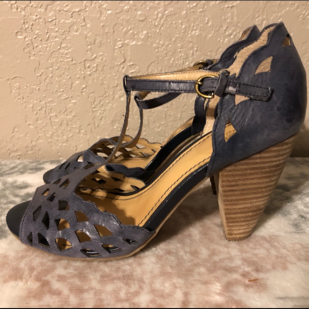 Crown Vintage Teacup T-Strap Pumps